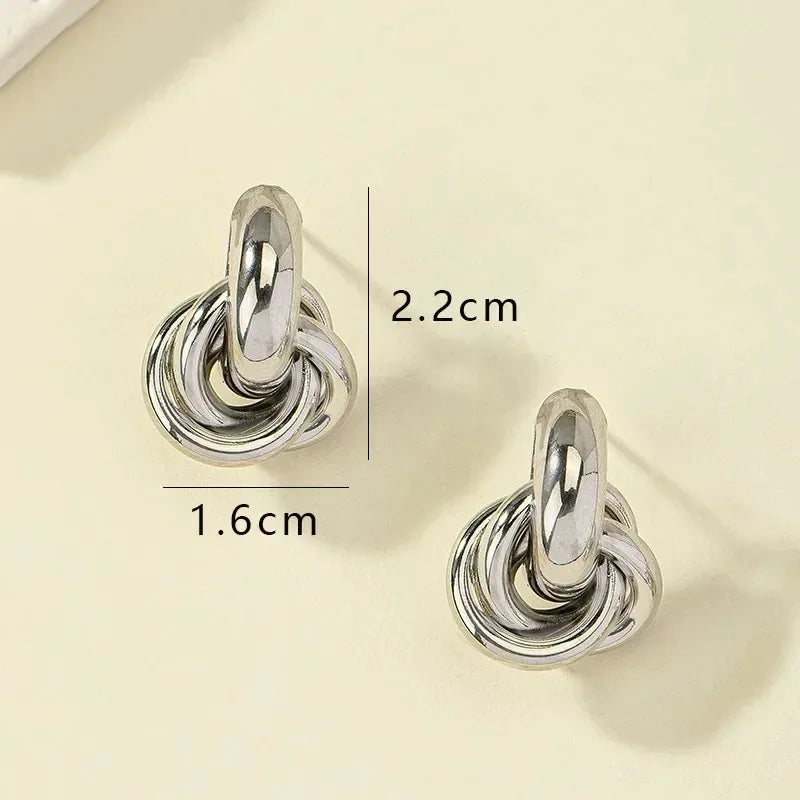 Knot stud earrings, silver-tone, 2.2 x 1.6 cm linked loops