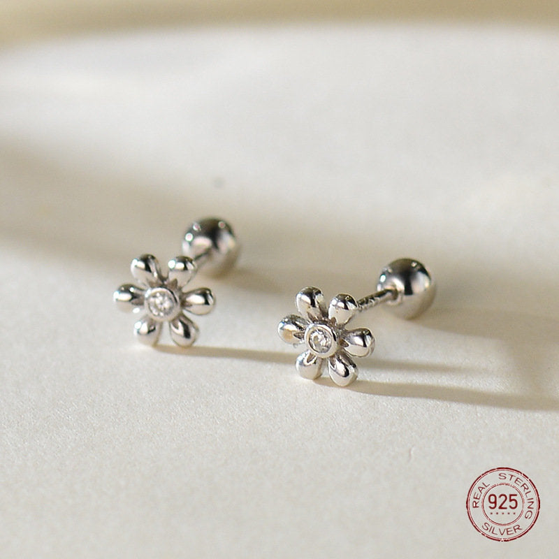 925 silver daisy flower zircon stud earrings with round crystal center
